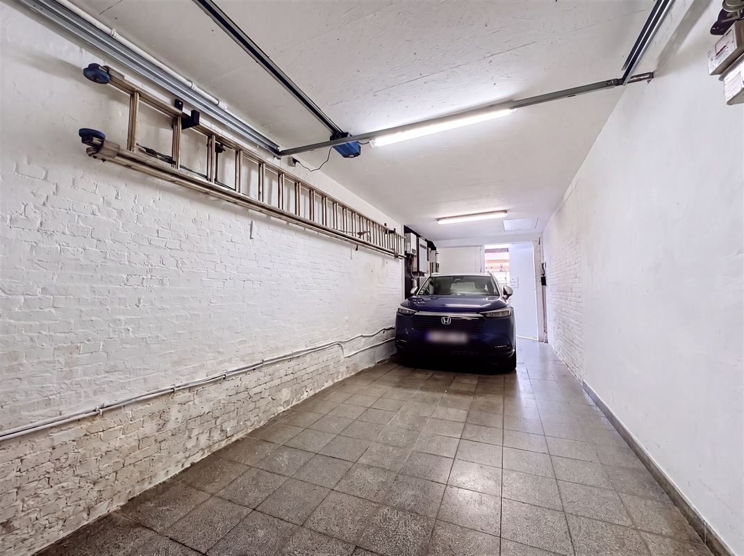 Instapklare HOB met 3 spks, garage en ruime werkplaats.