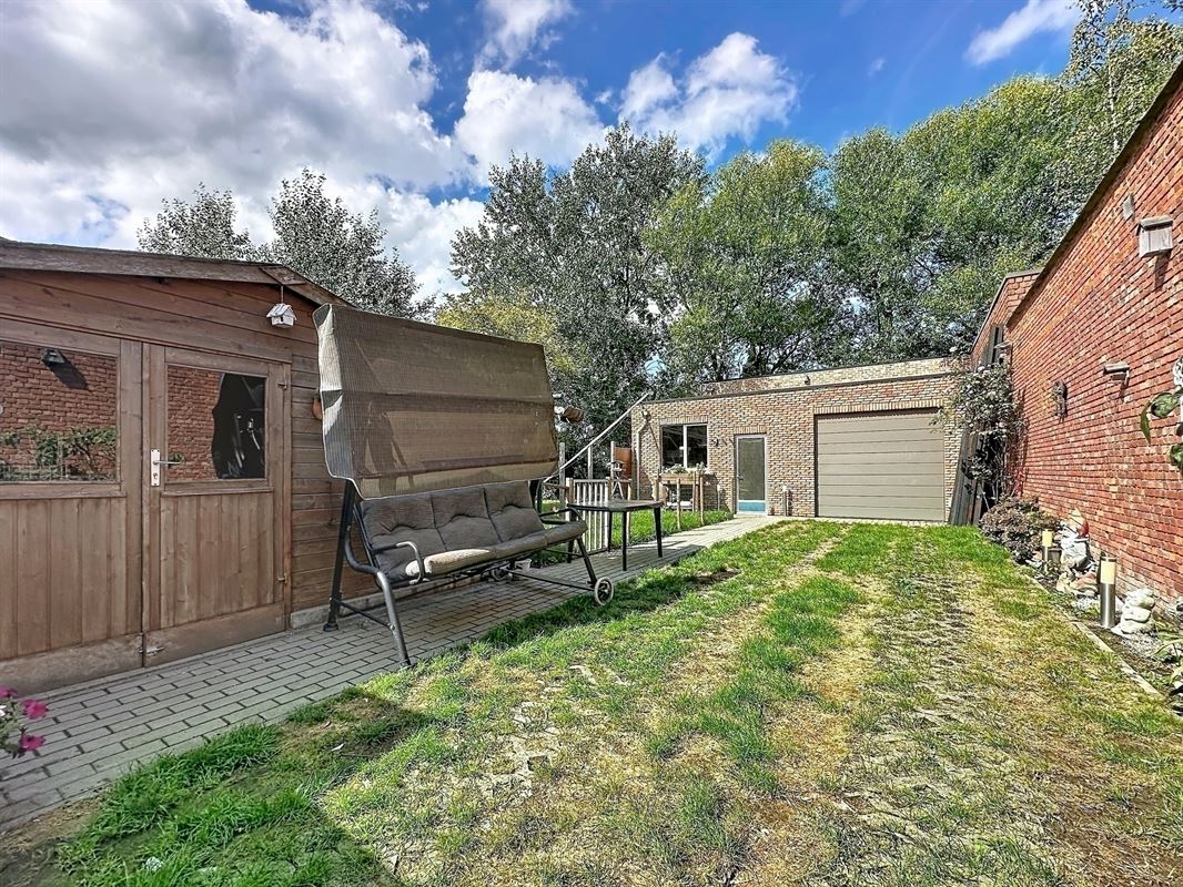 Instapklare HOB met 3 spks, garage en ruime werkplaats.
