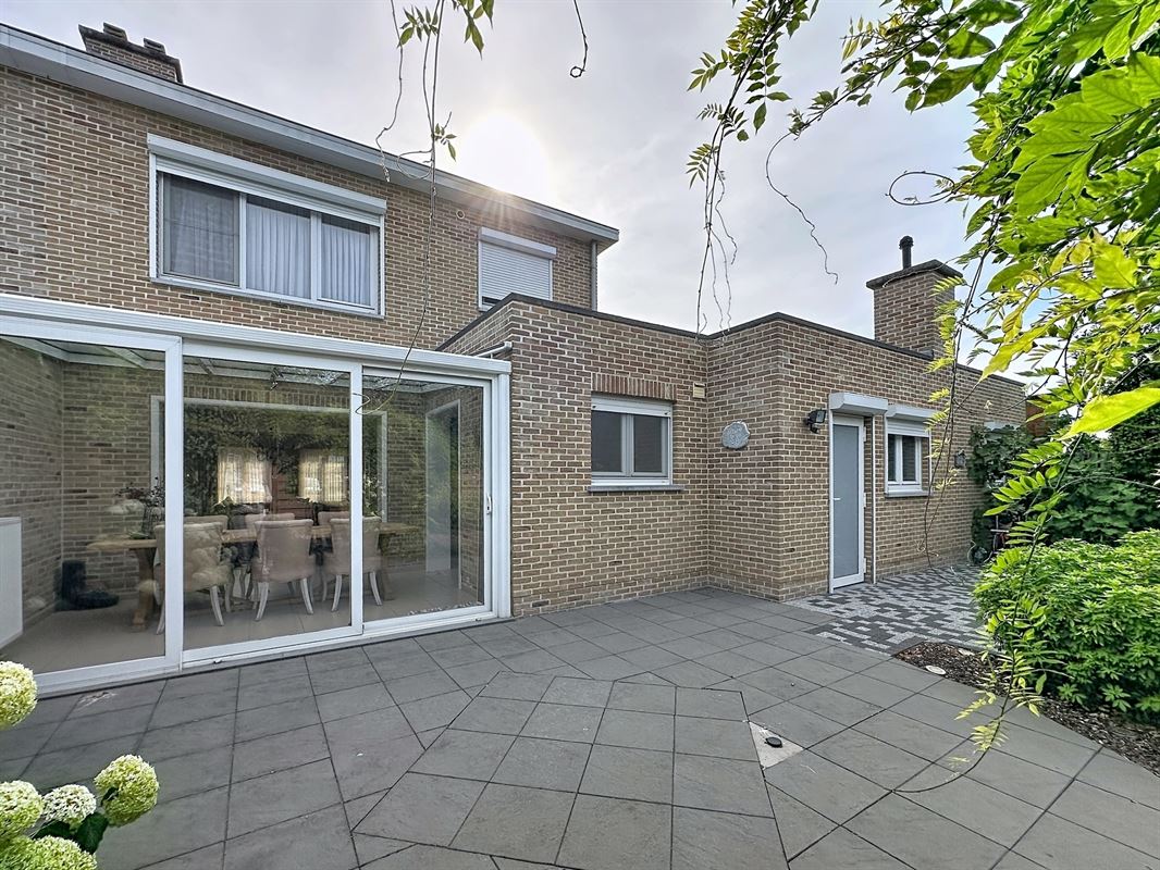 Instapklare HOB met oprit, garage en gezellige tuin.