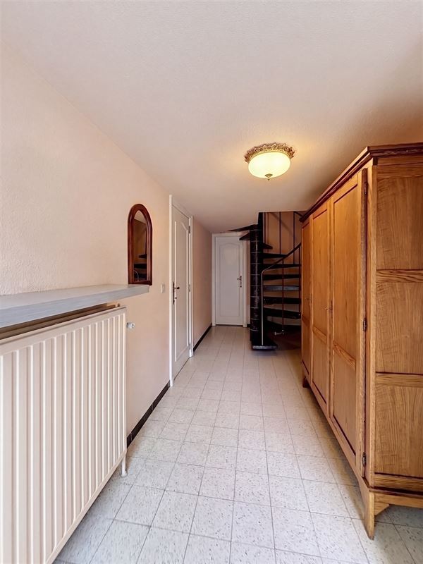 Goed onderhouden bel-etage met 3 slpks, garage en tuintje.