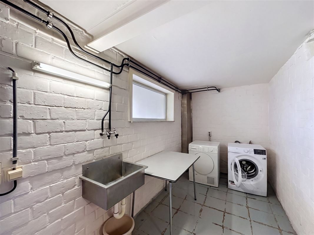 Goed onderhouden bel-etage met 3 slpks, garage en tuintje.