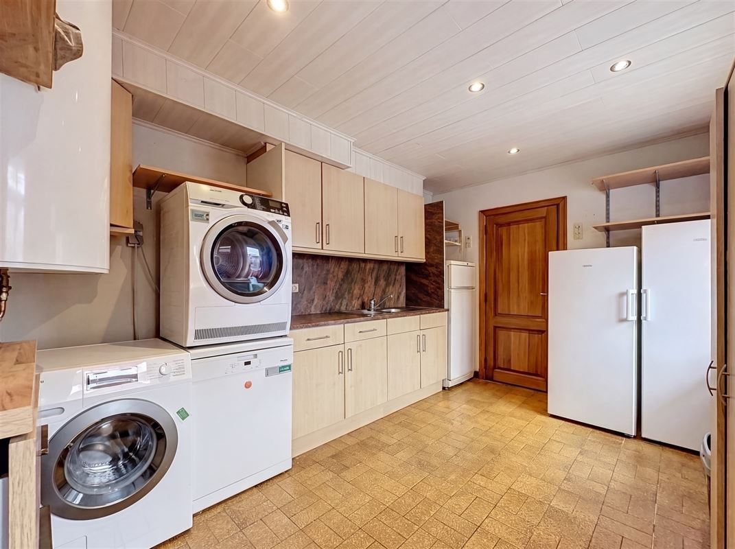 Instapklare HOB met 3 spks, garage en ruime werkplaats.