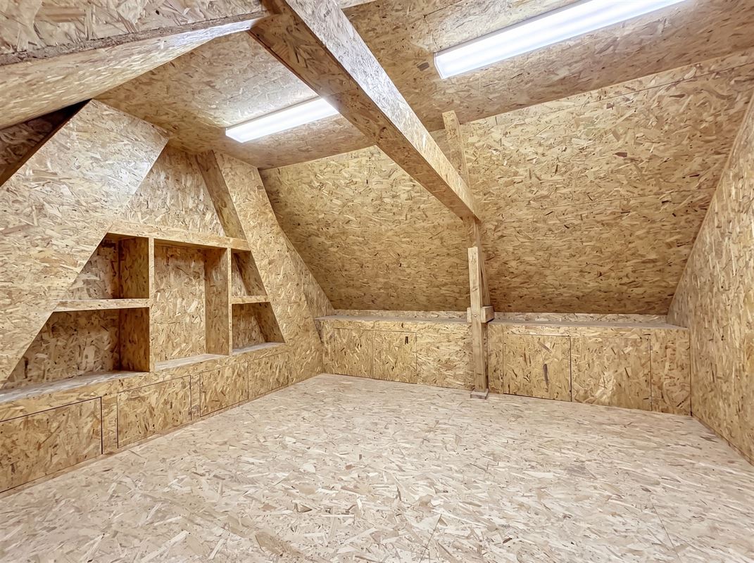Instapklare HOB met 3 spks, garage en ruime werkplaats.