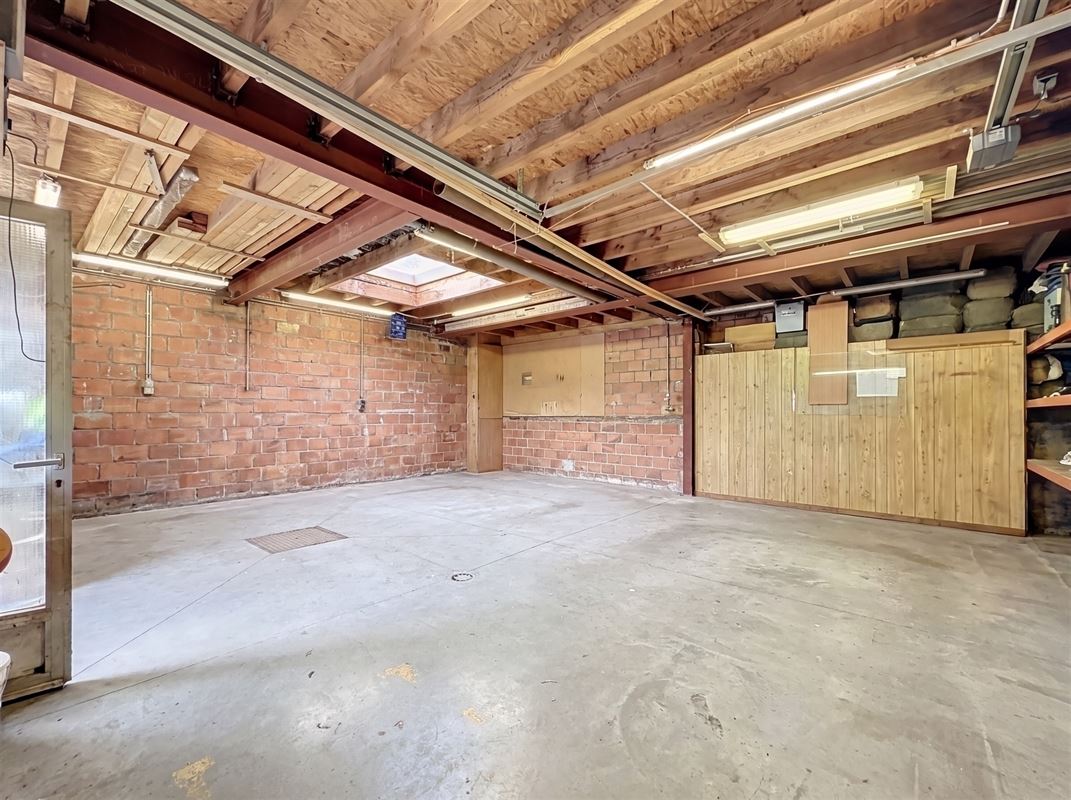 Instapklare HOB met 3 spks, garage en ruime werkplaats.