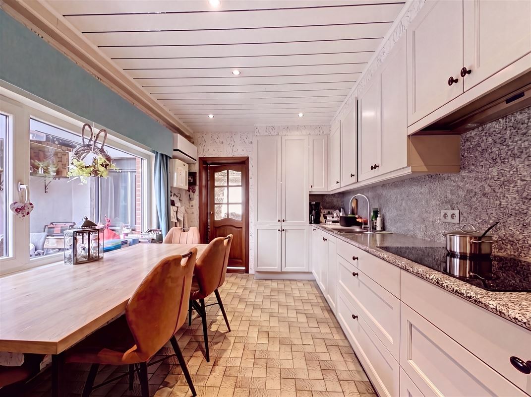 Instapklare HOB met 3 spks, garage en ruime werkplaats.