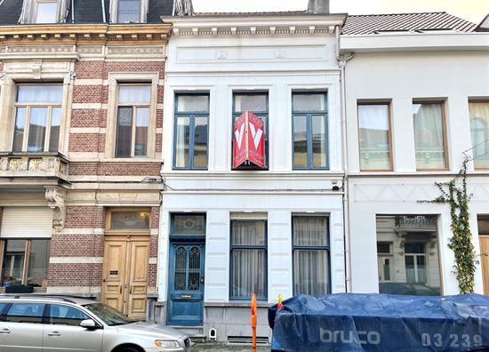 Karaktervol herenhuis met 5 slpks nabij 't Groen Kwartier