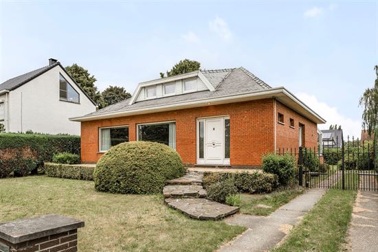 Ruime, op te frissen woning met giga tuin