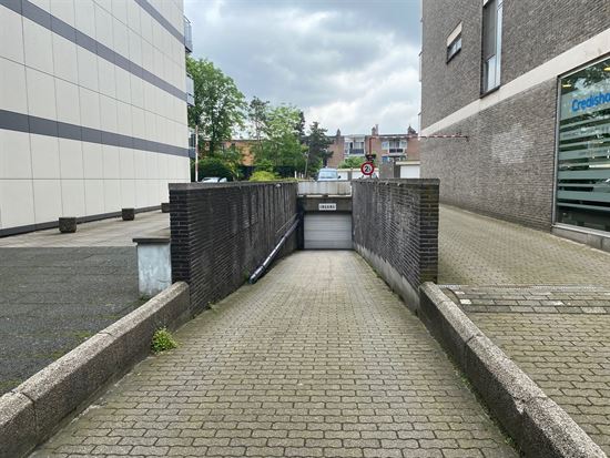 Ruime ondergrondse staanplaats begin Fruithoflaan