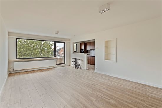 Gerenoveerd appartement met garagebox