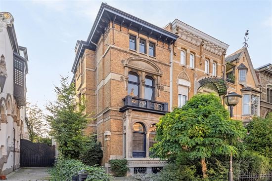 Unieke halfopen meesterwoning op de Cogels-Osylei