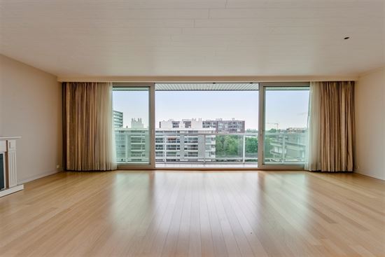 Ruim 3-slaapkamer hoekappartement met terrassen en garage op toplocatie