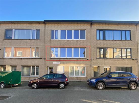 Gerenoveerd appartement met terras + garage