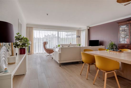 Riant hoekapp. met 3 slpks. en ondergrondse garage