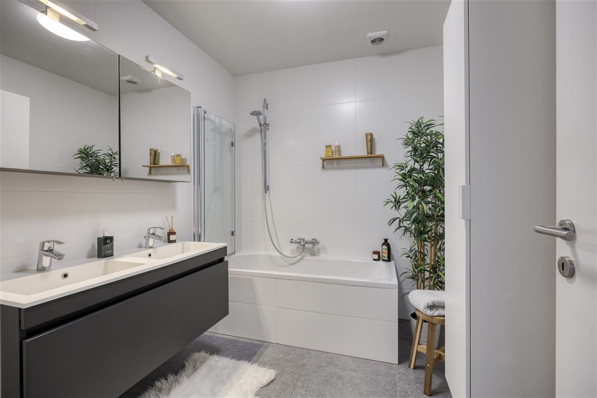 Foto 12 : Appartement te 2540 HOVE (België) - Prijs € 350.000