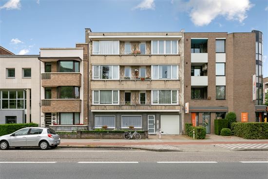 gunstig gelegen 2 slaapkamerappartement met garagebox