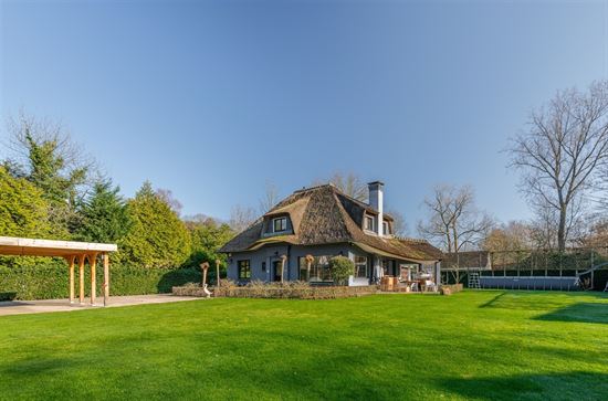 Charmante rietgedekte villa met zuidtuin l Hof ter Linden