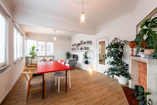 Hip en top gelegen hoekappartement met garage