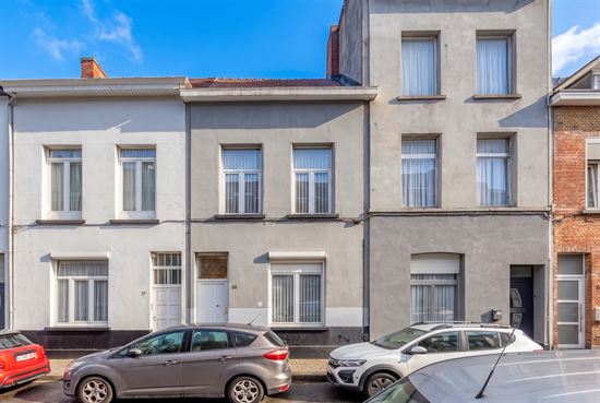 Charmante woning met 4 slaapkamers en koer