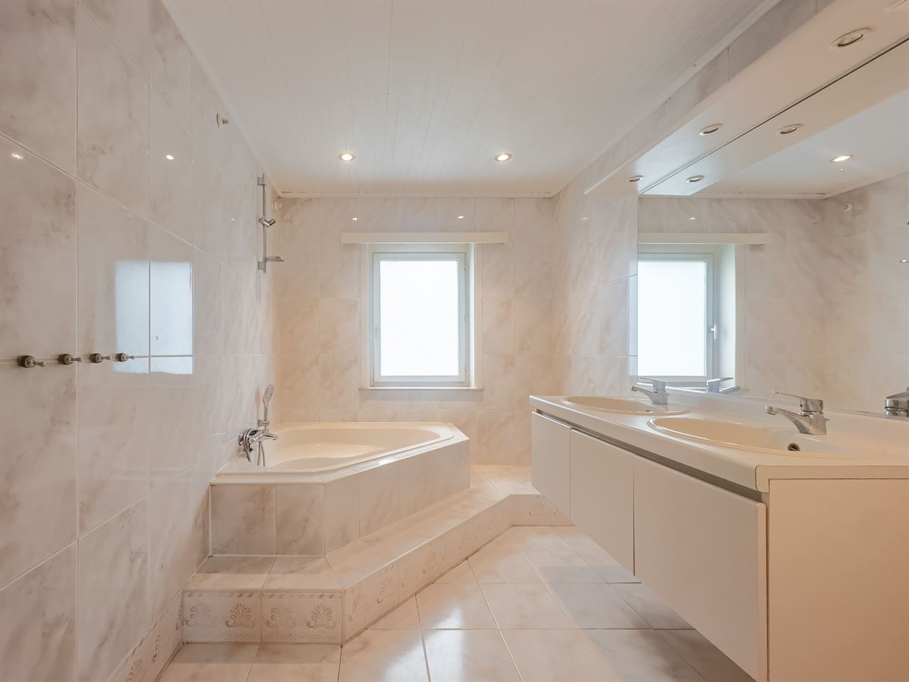 Foto 34 : charmant huis te 2970 'S-GRAVENWEZEL (België) - Prijs &euro; 785.000