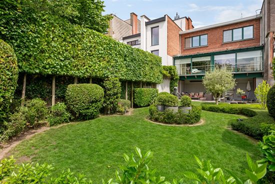 Statige woning met praktijkruimte op strategische locatie