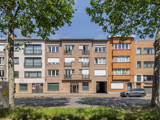 Verzorgd en ruim appartement met terras en garage
