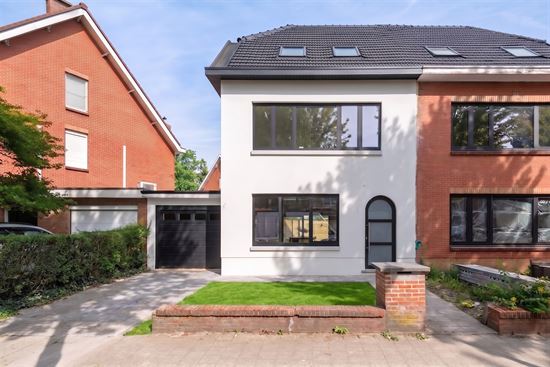 Smaakvol gerenoveerde gezinswoning in de Molenveldwijk