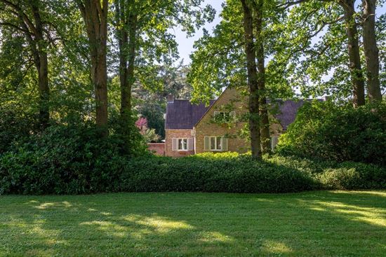 tijdloze Sels villa op een zonnig perceel nabij Hof ter Linden