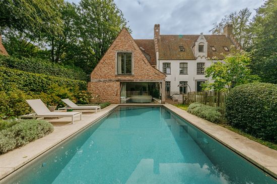 Tijdloze Vlassak Verhulst villa nabij het park van Schilde