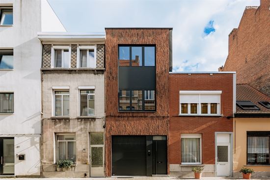 Moderne nieuwbouwwoning met garage en mooie terrassen