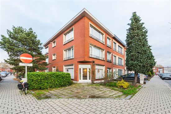 Te renoveren gelijkvloers appartment/handelspand