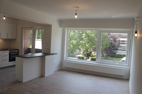 Gerenoveerd appartement in gegeerde buurt.