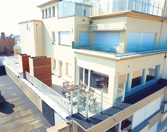 Volledig gerenoveerd instapklaar appartement met adembenemend zeezicht