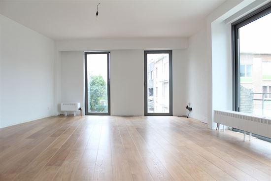 Mooi gerenoveerd hoekappartement