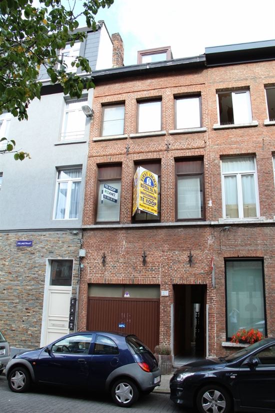 Charmante woning met koer en garage.