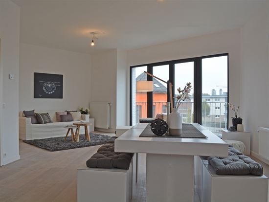 Prachtig gerenoveerd appartement met garage