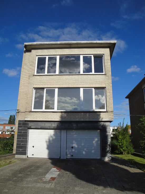 Goed gelegen 2slk appartement met garage