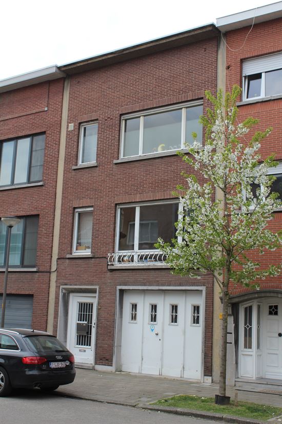 Te renoveren Bel-etagewoning nabij de Bist met 3 slaapkamers