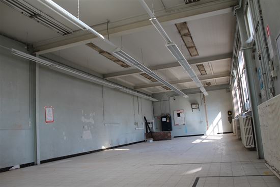 Magazijn met bureel