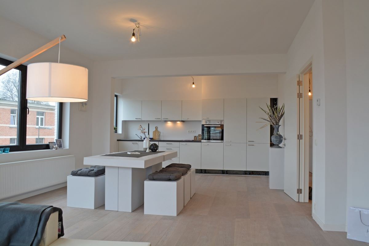 Prachtig gerenoveerd appartement met garage
