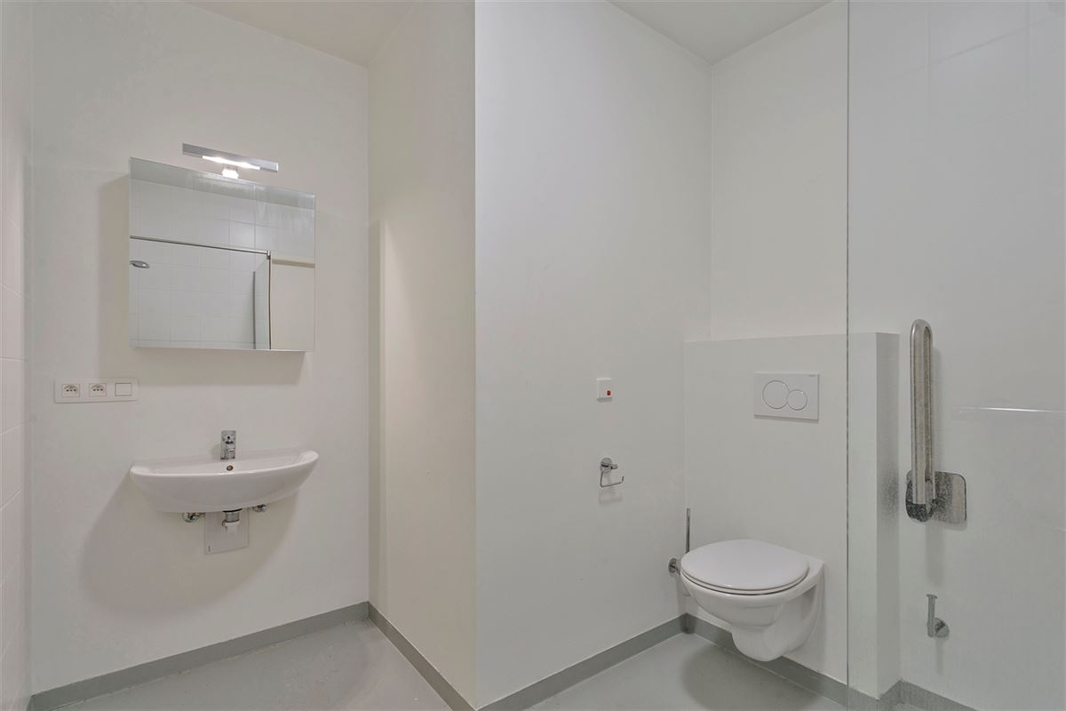 Hoekappartement met skyline over Antwerpen