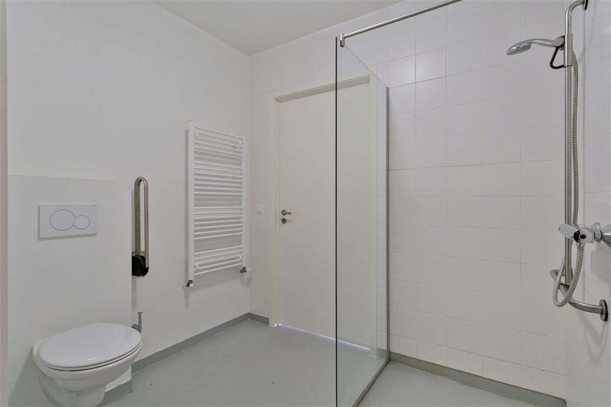 Hoekappartement met skyline over Antwerpen