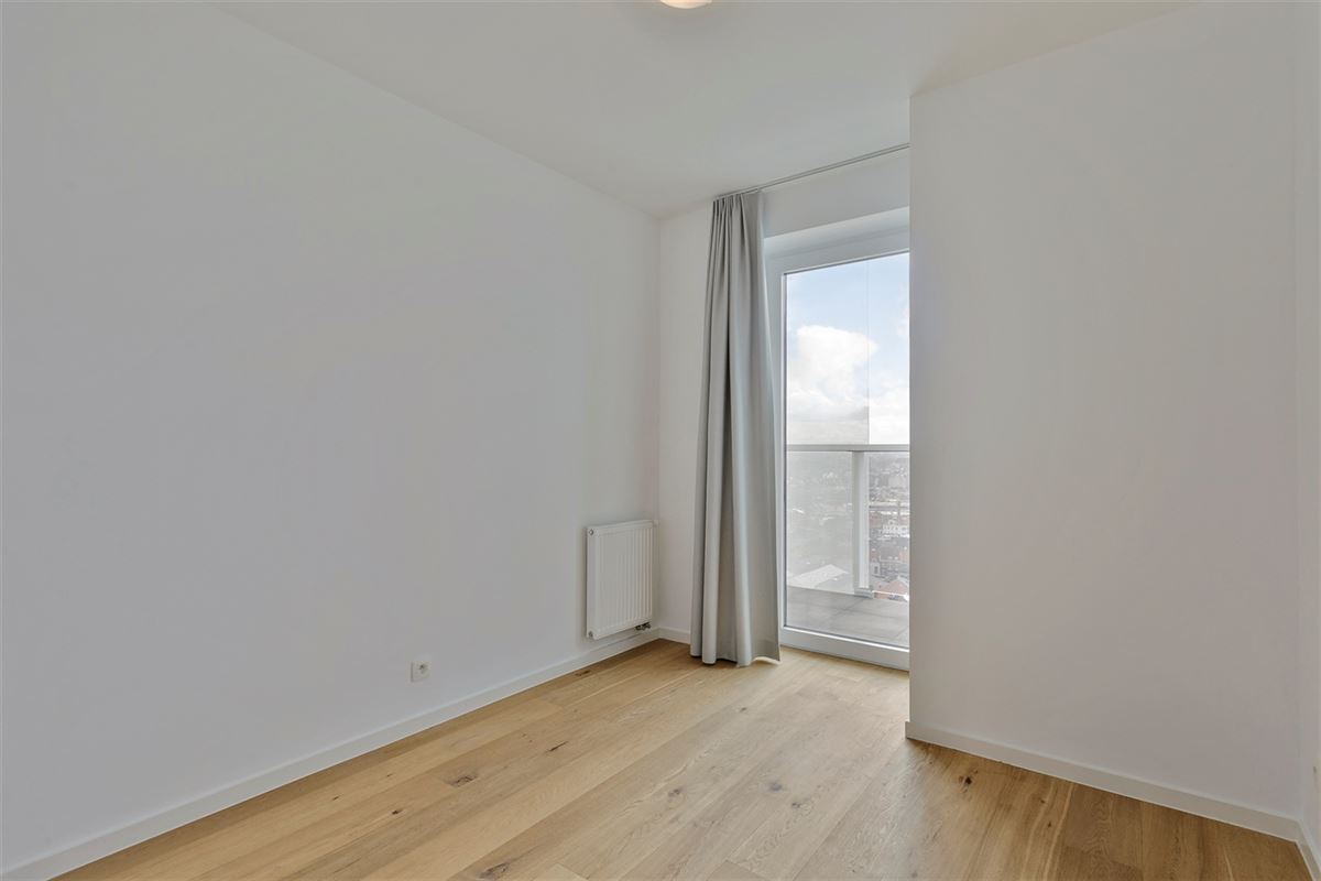 Hoekappartement met skyline over Antwerpen