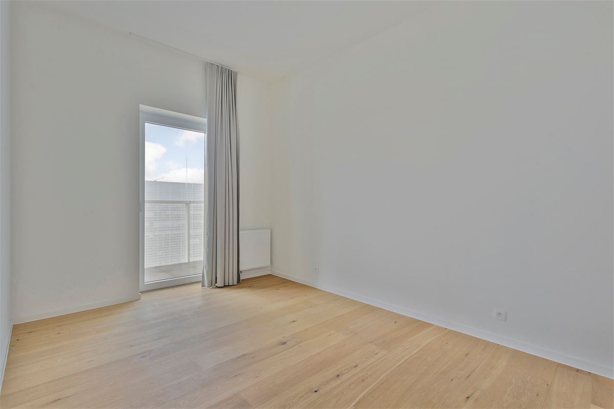 Hoekappartement met skyline over Antwerpen