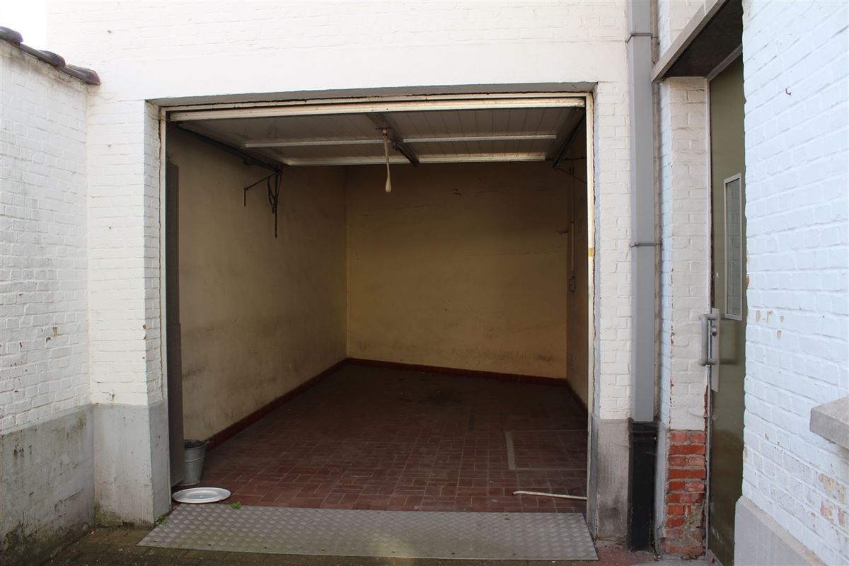 Magazijn met bureel