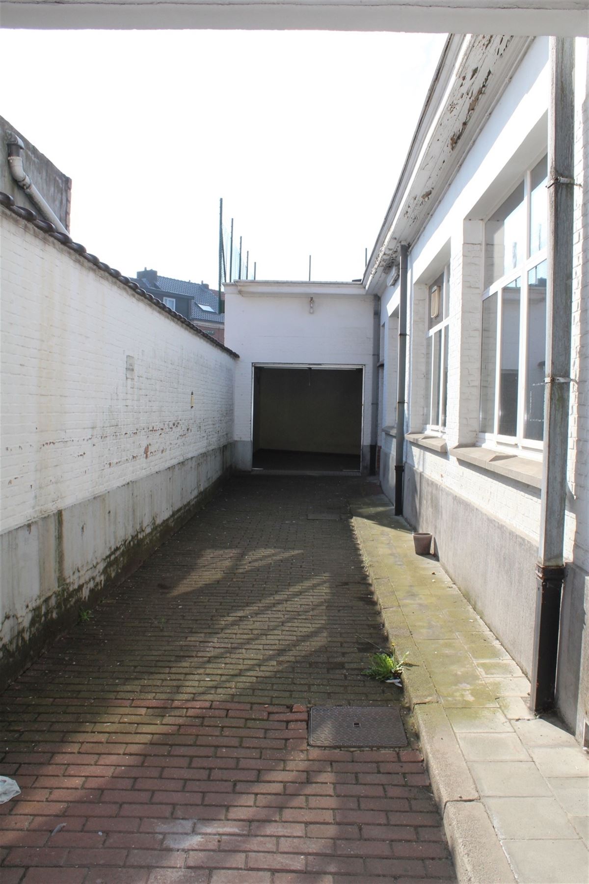 Magazijn met bureel