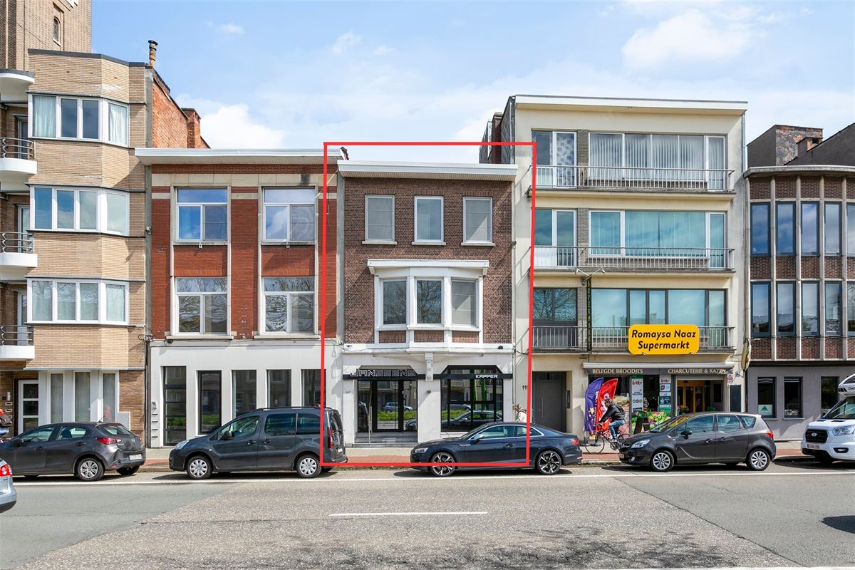 Handelshuis met duplex appartement in Berchem te koop te ANTWERPEN