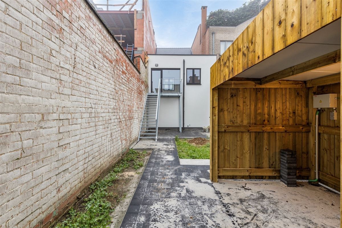 Gerenoveerd duplex appartement met tuin