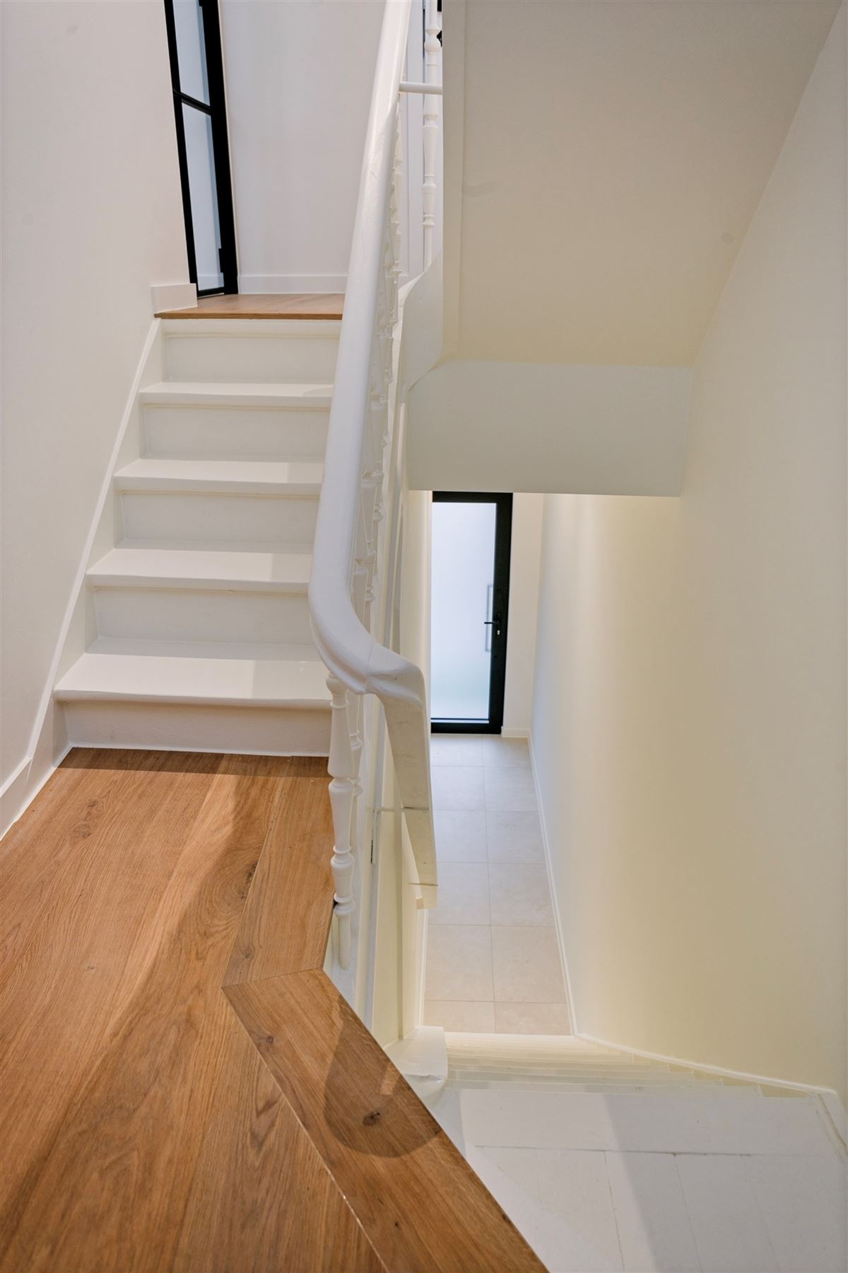 Gerenoveerd duplex appartement met tuin