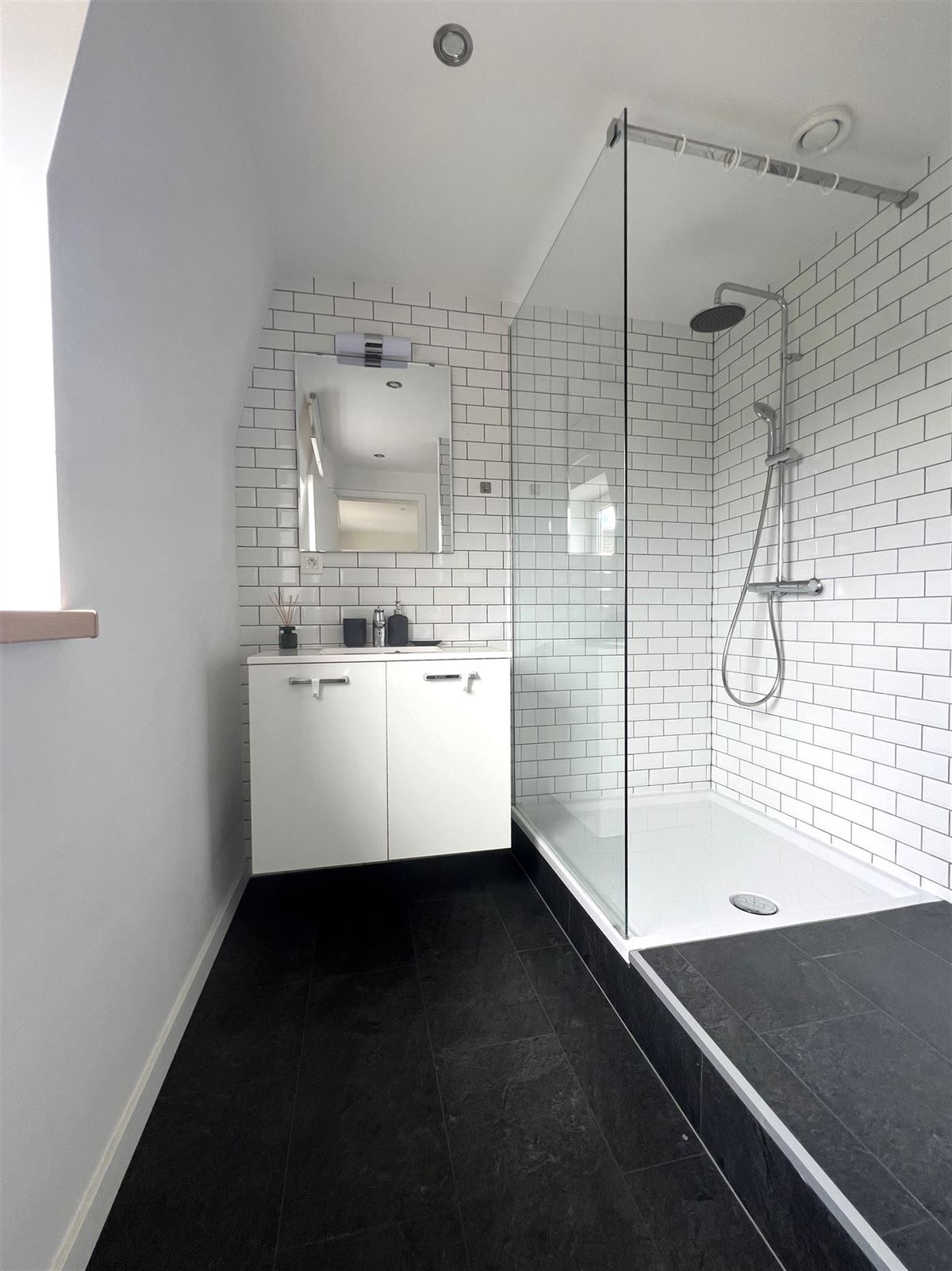 ANTWERPEN - volledig gemeubeld 1 SLPK appartement.