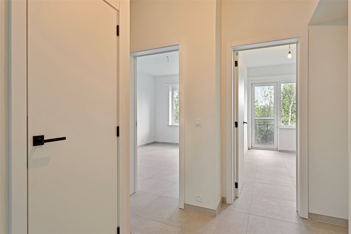 Wilrijk : trendy en cosy gerenoveerd 2 slaapkamer appartement met veel lichtinval + Z-terras.